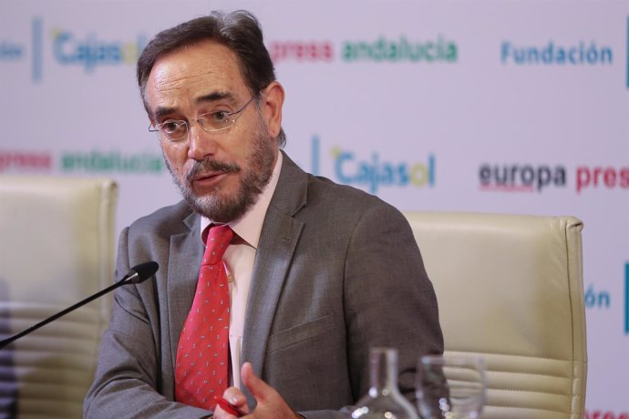Consejero de Fomento y Vivienda, Felipe López, en los Desayunos de Europa Press