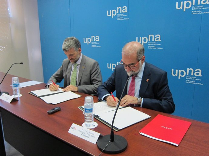 Firma del convenio para el proyecto de Universidad Saludable