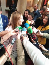 Ana Pastor dice que dialogará con todos los grupos para ordenar el debate de investidura
