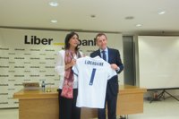 Emilio Butragueño renueva en Oviedo el convenio de colaboración de la Fundación Real Madrid con Liberbank