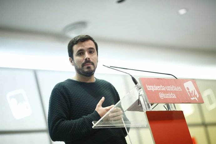 El coordinador federal de IU, Alberto Garzón, ofrece una rueda de prensa