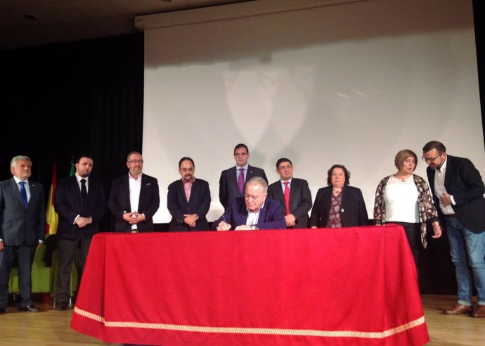 Miguel Gracia ha suscrito la Declaración de Montánchez sobre despoblación rural