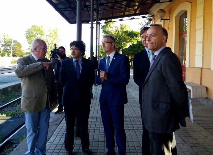 Nota Fomento: El Subsecretario De Fomento Visita La Estación De Jaca (Huesca)