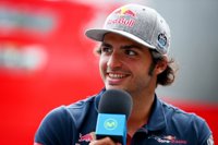 Sainz: "A lo mejor me cuesta la carrera, pero esta alegría no me la quita nadie"