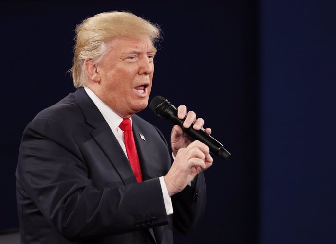 Donald Trump, durante el segundo debate televisado