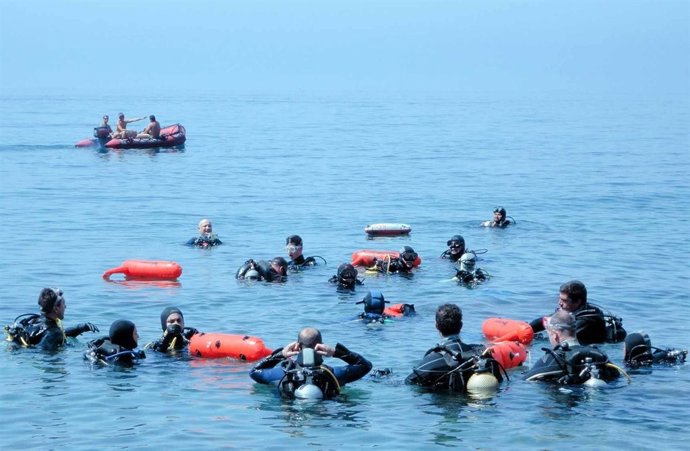 Buceadores limpian fondos marinos maro cerro gordo