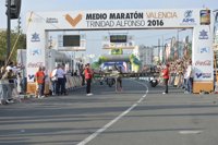 La keniata Peres Jepchirchir marca el récord en el Medio Maratón Valencia Trinidad Alfonso
