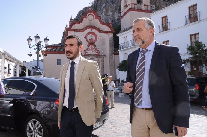 Visita del delegado de la Junta en Cádiz a Zahara de la Sierra