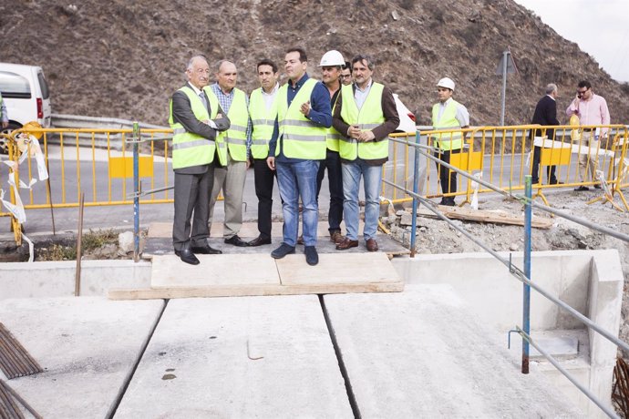 Obras en puente de acceso a Sierro (Almería)