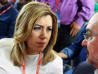 Susana Díaz vota por la abstención y apela a la "unidad" del PSOE