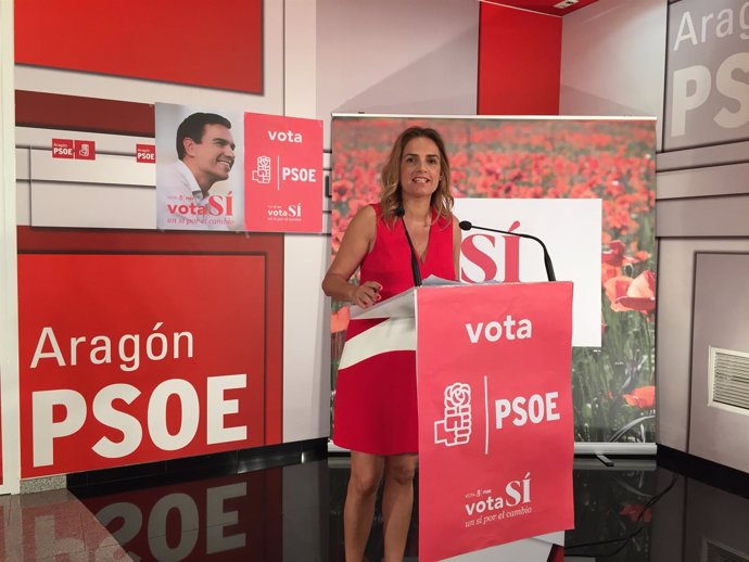 La candidata del PSOE, Susana Sumelzo, en rueda de prensa en Zaragoza