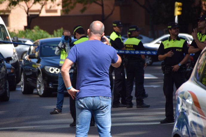 Agentes de la Policía Nacional y Policía Local, en el lugar de los hechos.