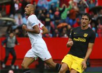 El Sevilla arrebata el liderato al Atlético