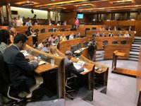 La Junta de Portavoces decide suprimir la sesión plenaria del viernes con las críticas de Podemos e IU