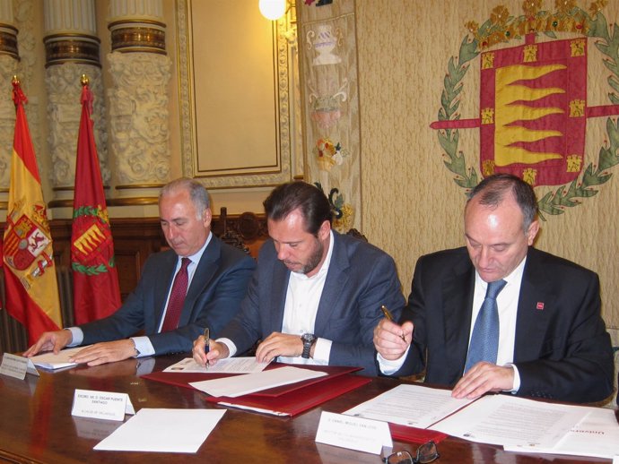 Firma de los convenios entre el Ayuntamiento de Valladolid y la UVA
