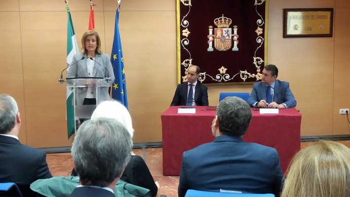 Fátima Báñez presentanto la ITI Empleo Cádiz