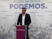 Podemos critica a un PSOE "que se rinde ante el PP" y aventura un gobierno "de corto recorrido y sin agenda"