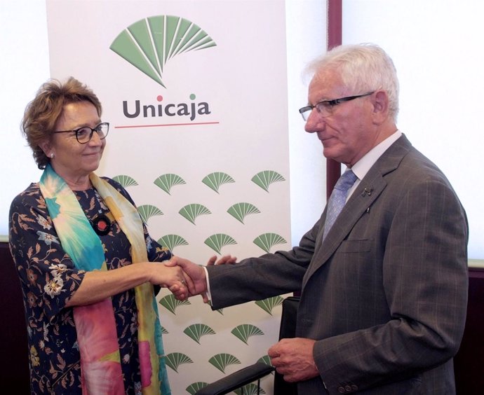 Firma del acuerdo entre Unicaja Jaén y el Instituto Almenara