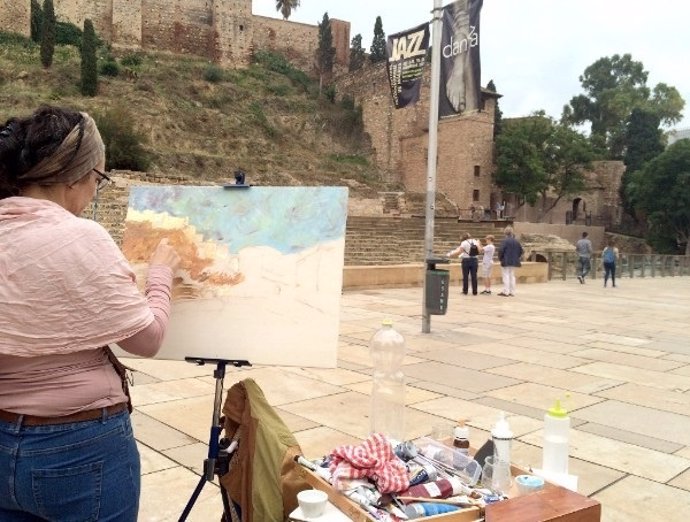 Una participante en el concurso de pintura al aire libre organizado por el MPM.