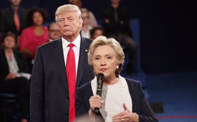 Hillary Clinton y Donald Trump en el segundo debate presidencial