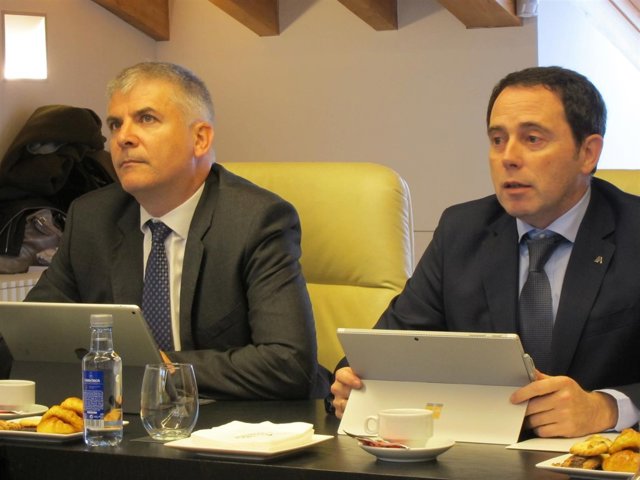 Santiago Lago (Foro Económico) y Manuel Ferro (Abanca)
