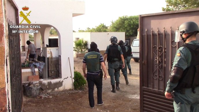 Intervención de los agentes de la Guardia Civil de Almería