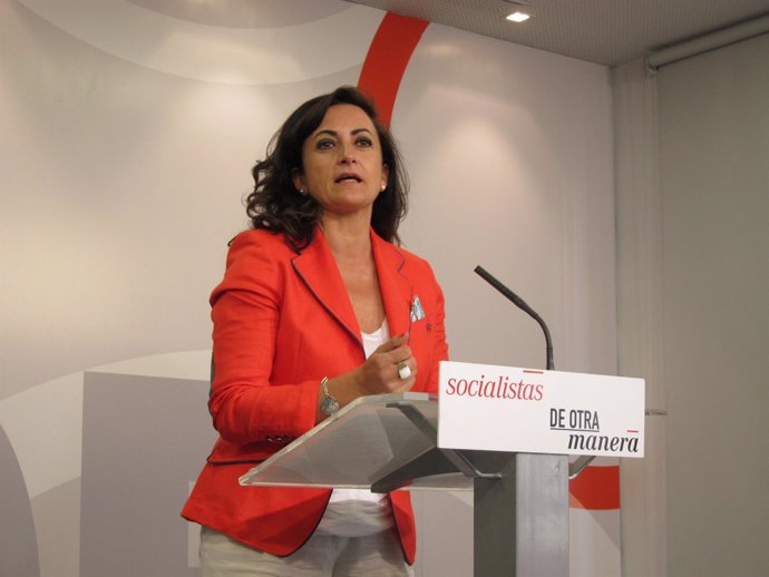 La diputada del PSOE, Concha Andreu, analiza pactos