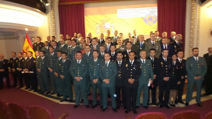 Foto oficail del acto de entregas de medallas a Protección Civil