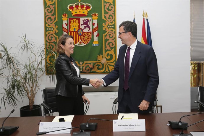 Gamarra y Ballesta, tras firmar el convenio