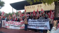 Monitores escolares andaluces se concentran ante Educación contra el empleo precario