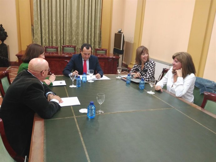 Junta sindicatos y cem se reúnen cláusulas sociales medioambientales Ruiz Espejo