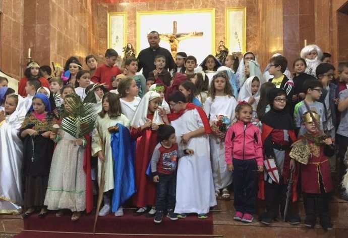 Niños disfrazados de santos por 'Holywins'