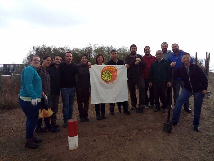 Voluntarios mejoran el hábitat del camaleón