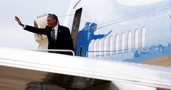El presidente de Estados Unidos, Barack Obama, se sube al Air Force One