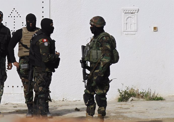 Al menos 7 milicianos y un policía muertos en una operación en Túnez