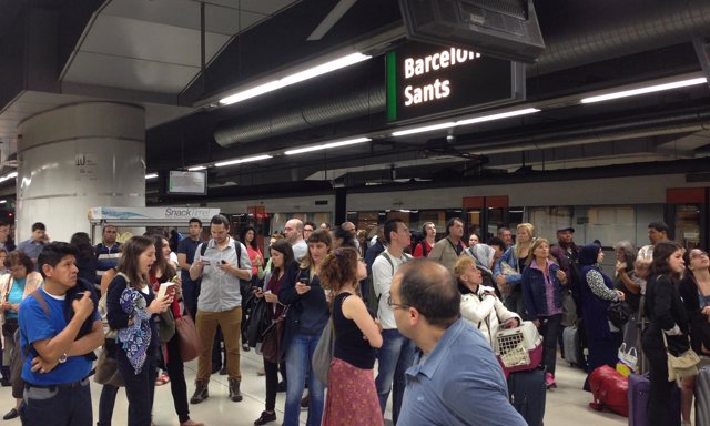 Estación de Sants. Andenes. Retraso. Viajeros