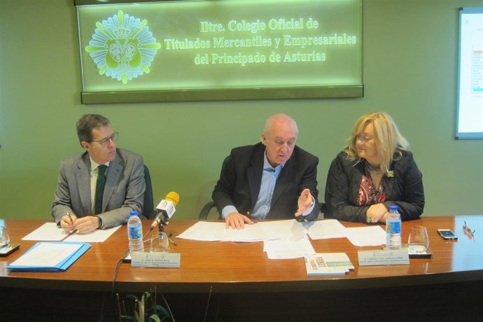 Rueda de prensa en el  Colegio Oficial de Titulados Mercantiles y Empresariales.