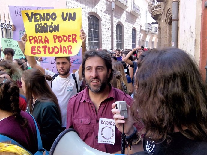 Jesús Rodríguez (Podemos) en la manifestación de estudiantes