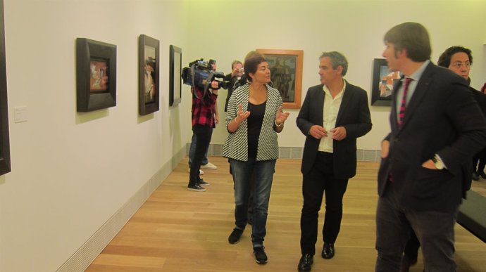 Domínguez (segundo por la derecha) visita el Museo Bellas Artes. 