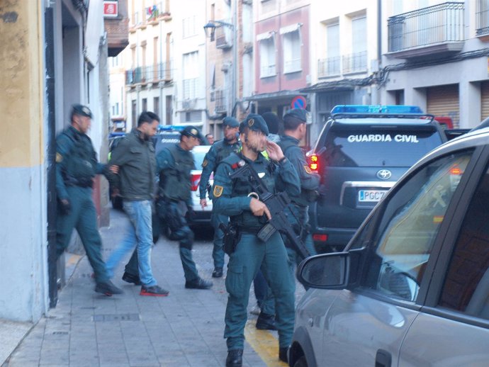 Momento en el que sale el presunto yihaidismo detenido en Calahorra