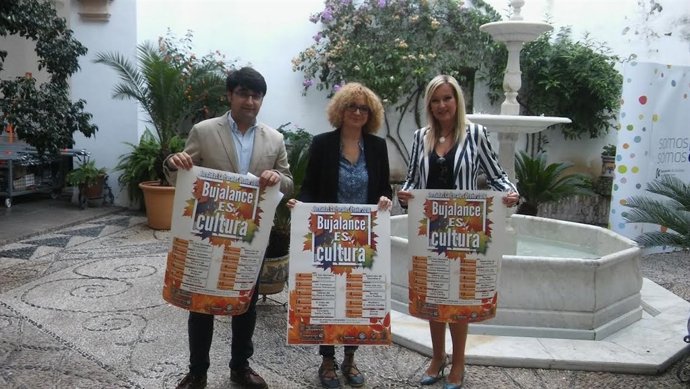 Ruz (centro), durante la presentación de 'Bujalance es Cultura'