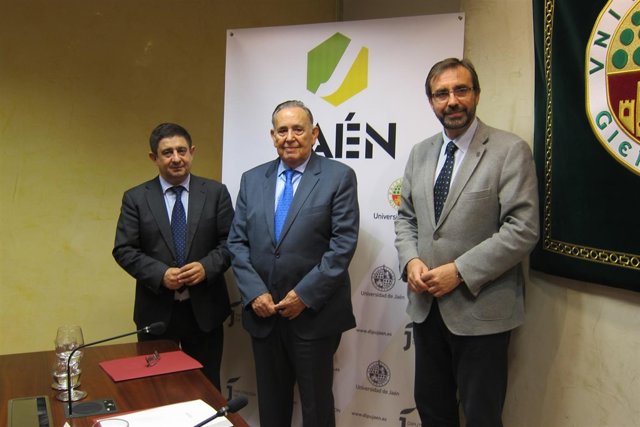 Francisco Reyes, Alejandro Rosales y Juan Gómez en la presentación de 'De Jaén'.