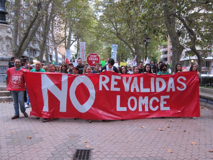 Manifestación contra las reválidas en Santander 