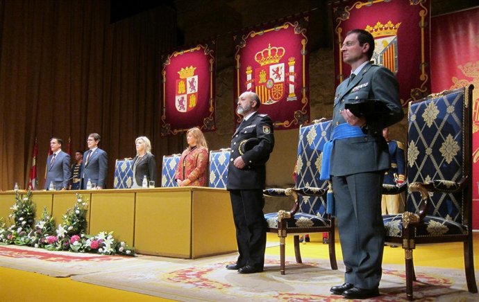 Acto de entrega de las medallas en el Teatro Liceo de Salamanca