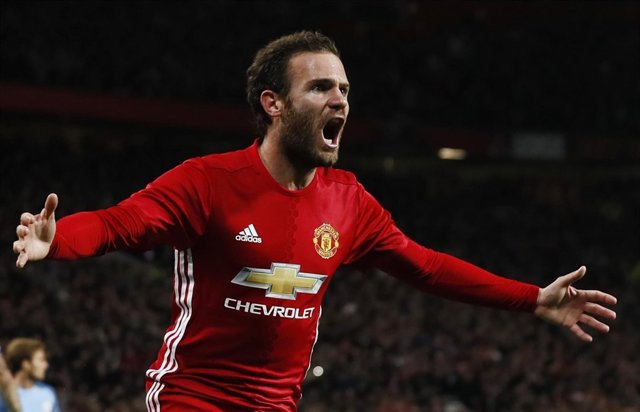 Juan Mata celebra un gol con el Manchester United