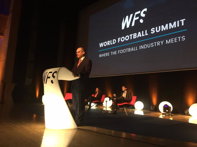 Rafael Van Grieken en el World Football Summit