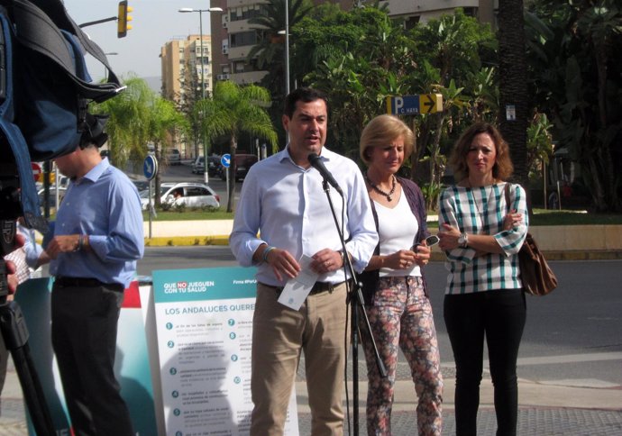 Juanma Moreno, líder del PP-A en una rueda de prensa en Málaga 