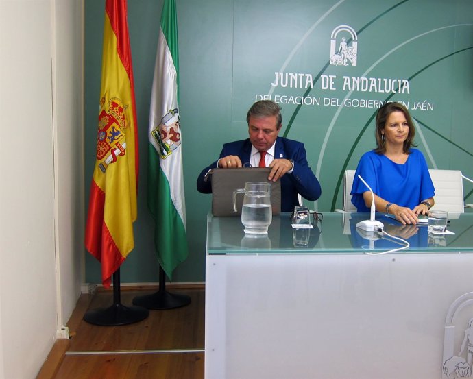 Ana Cobo, en la rueda de prensa junto a Juan Eugenio Ortega.