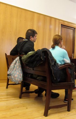 La charlín junto a su esposo, durante la última sesión del juicio en Valladolid.
