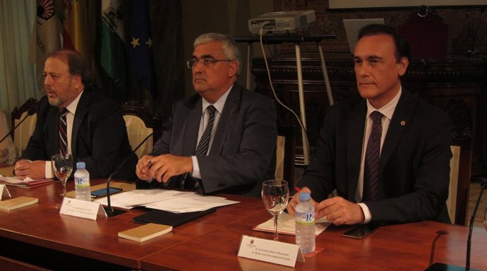 Antonio Ramírez de Arellano con rector de la UCO y presidente del Consejo Social